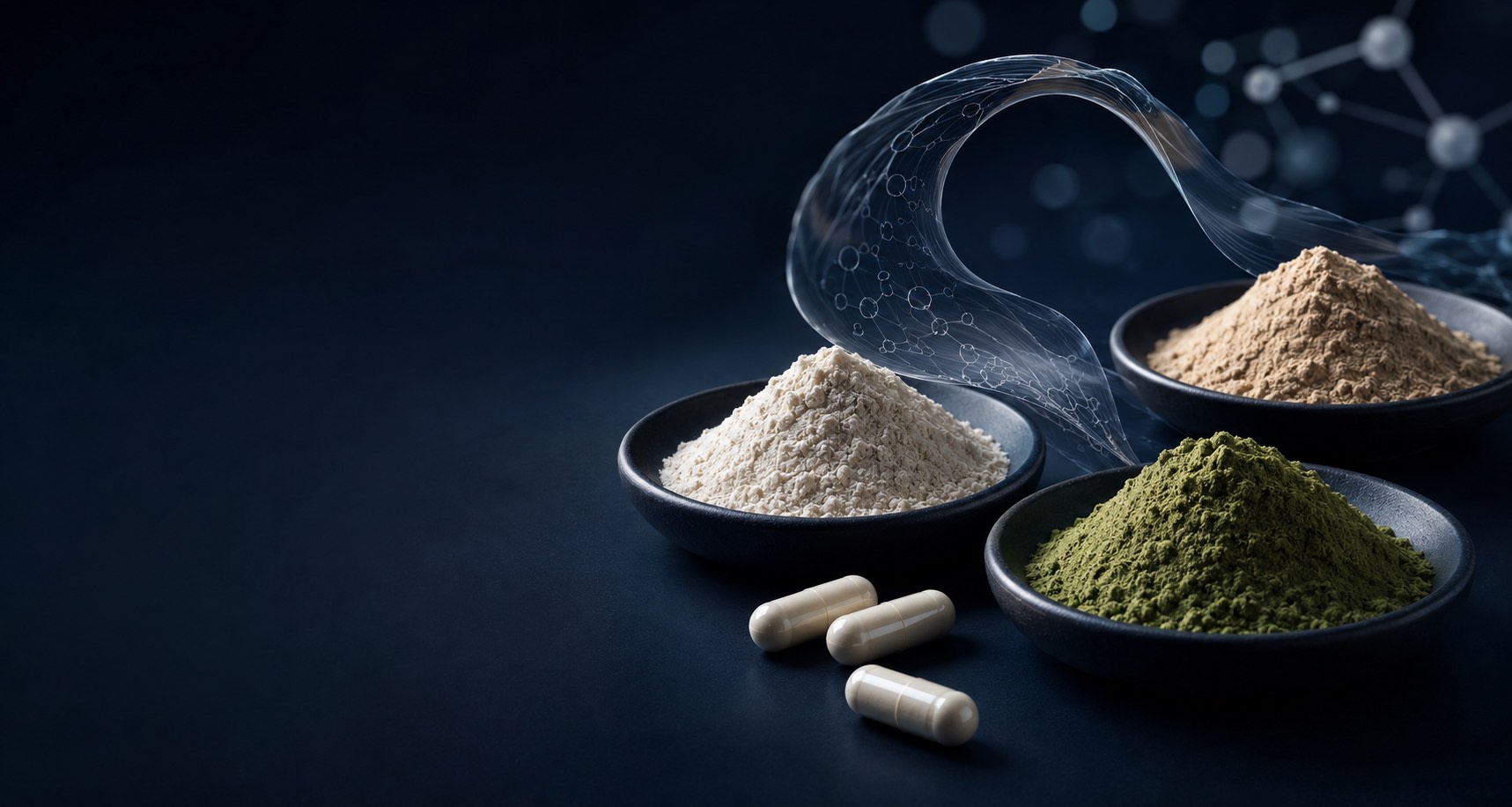 Tazones de proteína, maca y superalimento en polvo con cápsulas sobre fondo azul, con una red molecular que ilustra la tecnología de entrega